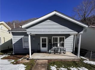 28 Good Samaritan St, Logan, WV 25601