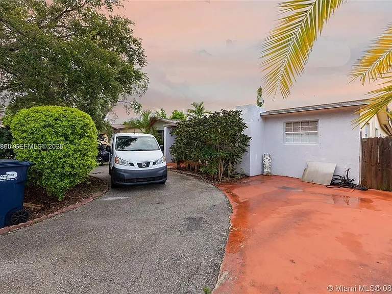 11229 SW 5th Ter — Photo 4
