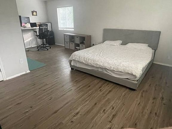 3rd image of 11211 Applewood Dr #2