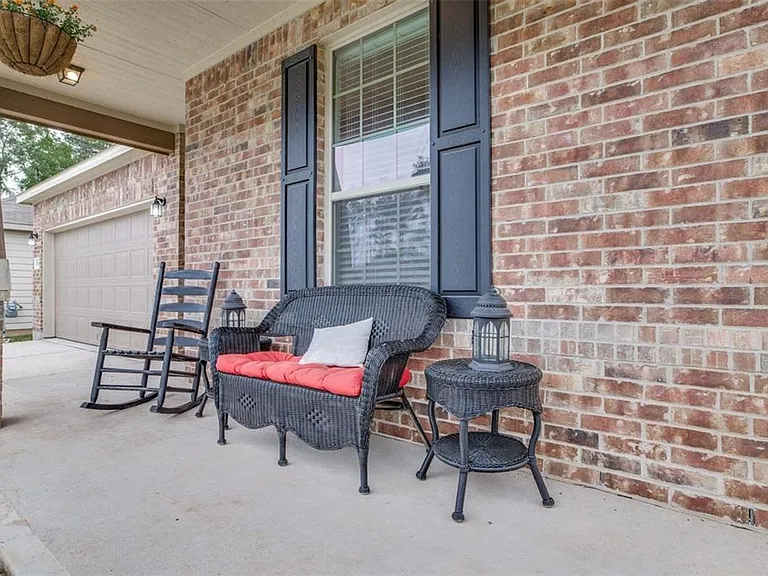 2151 Lost Timbers Dr — Photo 30