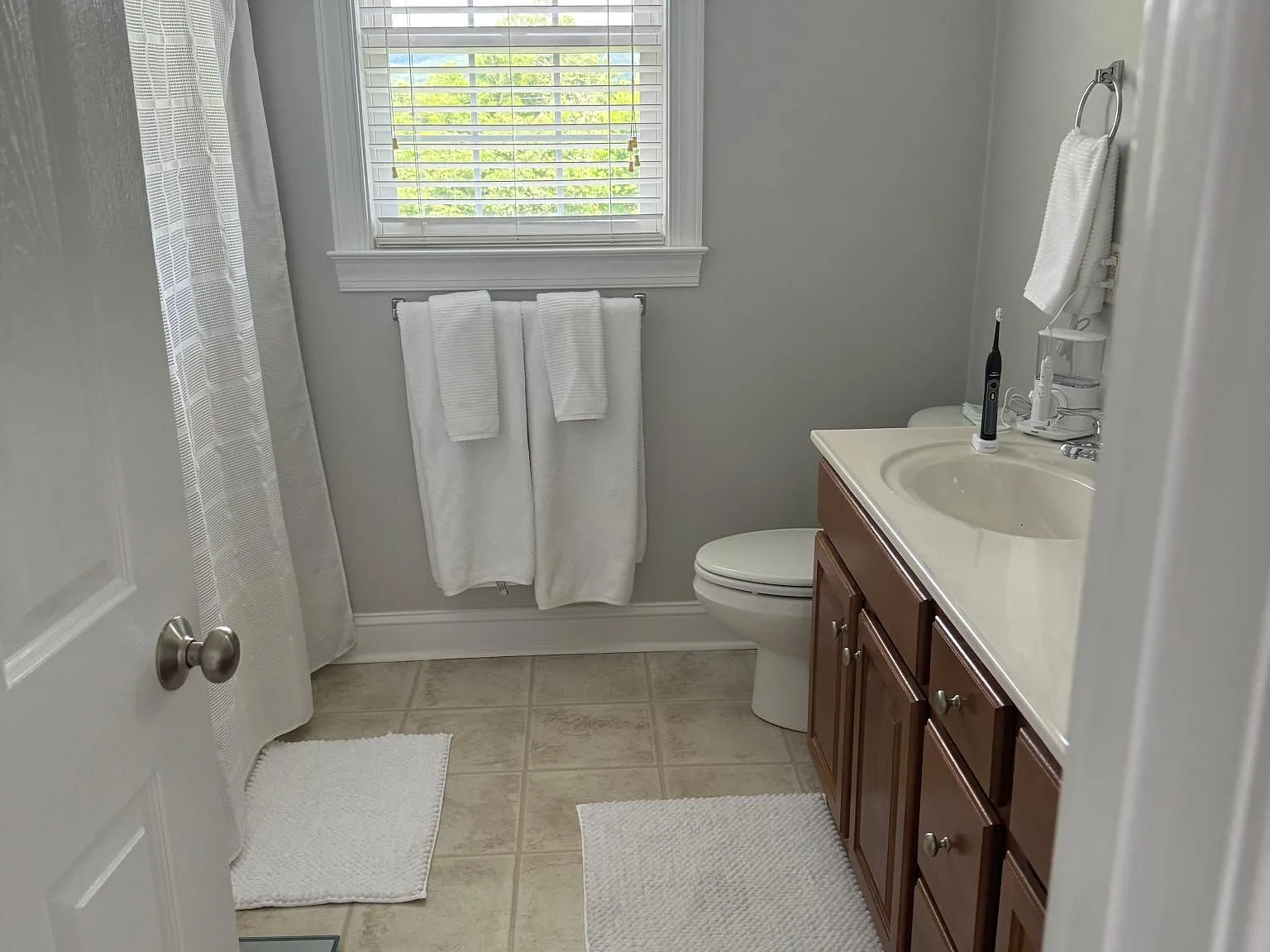 4 bed, 2.5 bath, 2010 sqft, $2,550 — Photo 4
