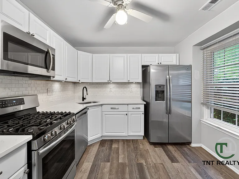 323 Constitution Cir — Photo 1