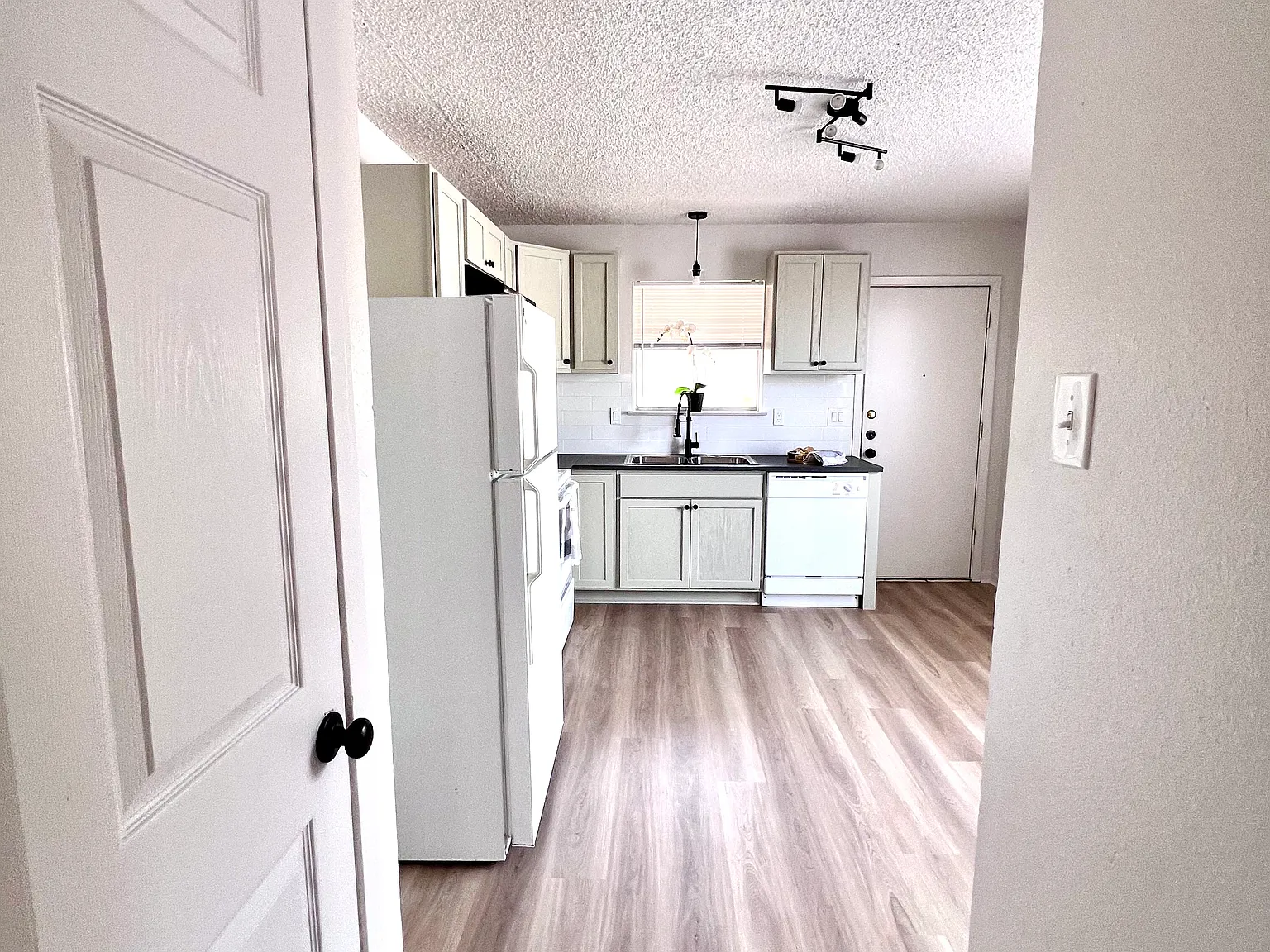 1308 Brown Dr — Photo 3