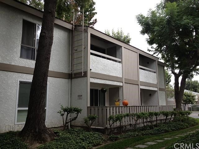 2nd image of 2875 S Fairview St Unit A