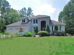 77 Alberts Hill Rd, Newtown, CT 06470