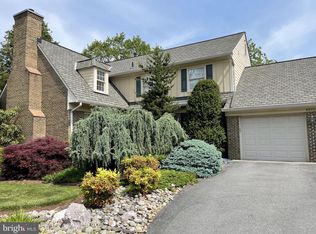 9521 Fox Hollow Dr, Rockville, MD 20854