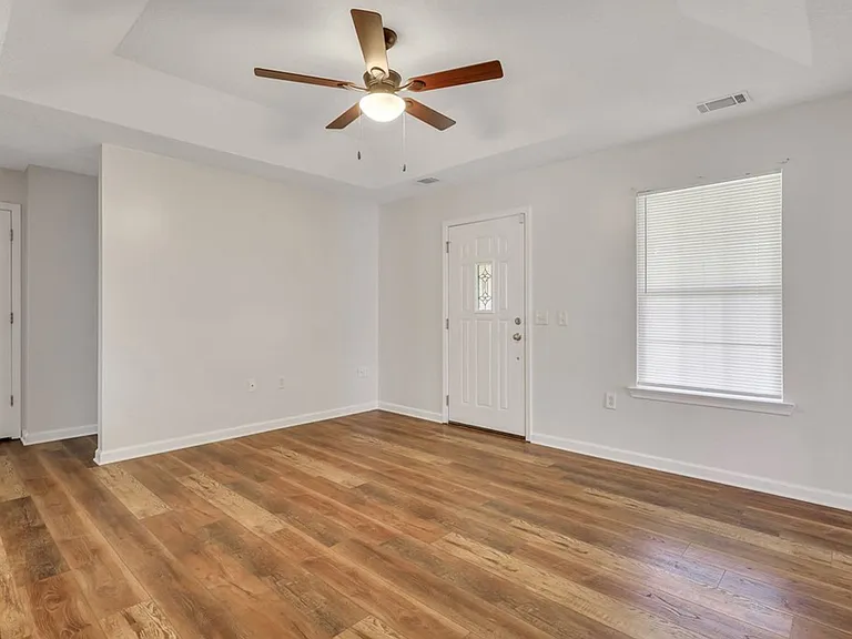 4618 Empire Rd — Photo 9