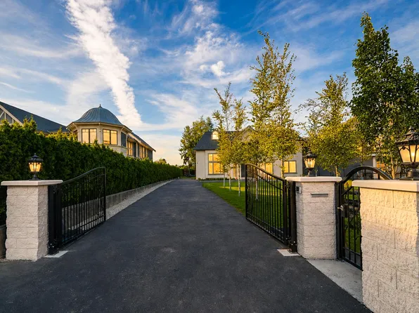 11531 Blundell Rd, Richmond, BC V6Y 1L4