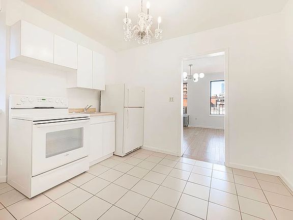 4th image of 242 Mulberry St APT 22
