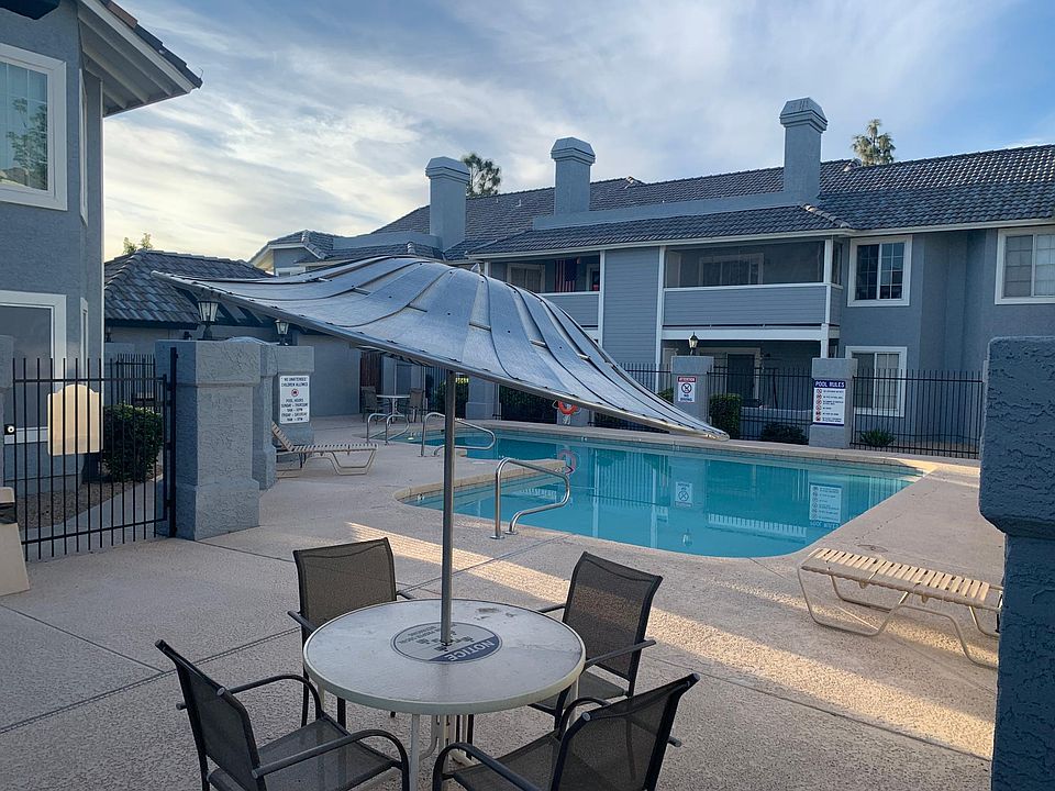 Poolside Unit