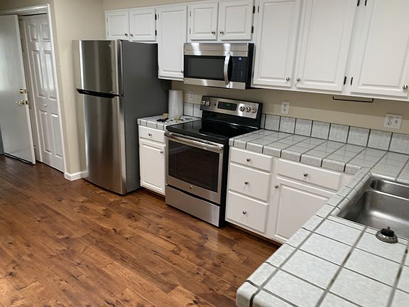 5th image of 17170 Creekside Cir