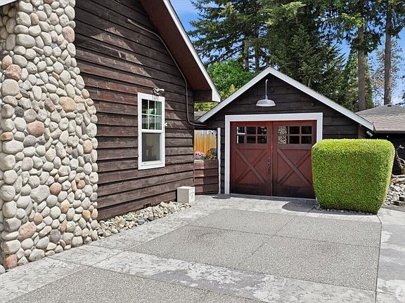 2nd image of 15721 179th Avenue SE