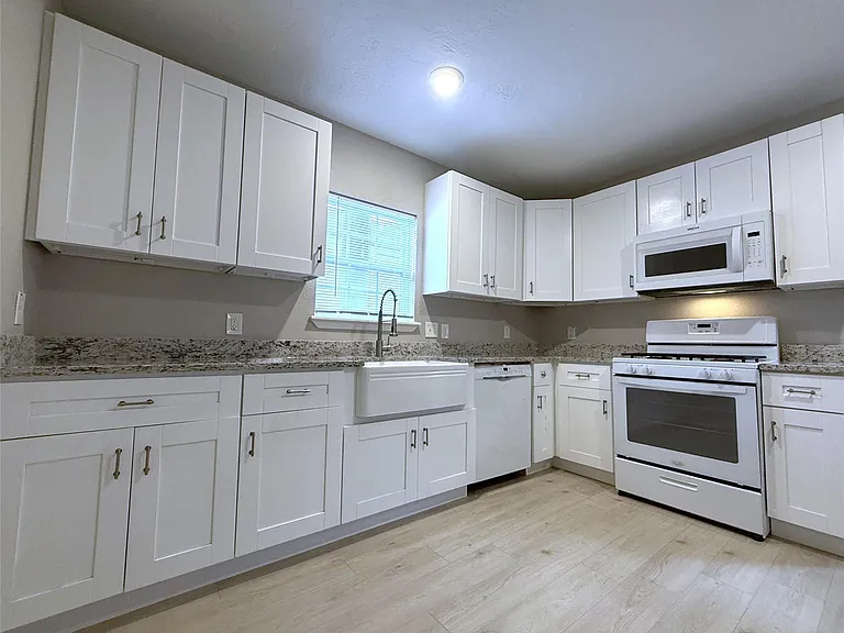 1702 Studewood St — Photo 2