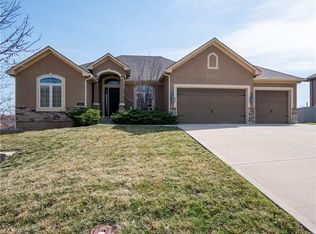 2114 SE Hemlock Dr, Blue Springs, MO 64014