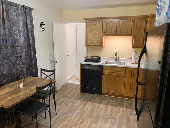 4th image of 9689 Wymart Ave