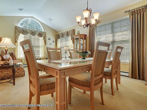 4th image of 219 Enclave Blvd