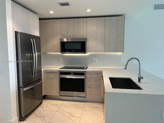 4th image of 2000 Metropica Way #1511