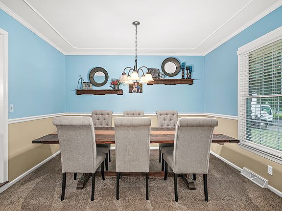 5th image of 313 E Bridlespur Dr