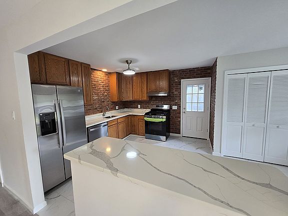 4th image of 308 Falcon Dr
