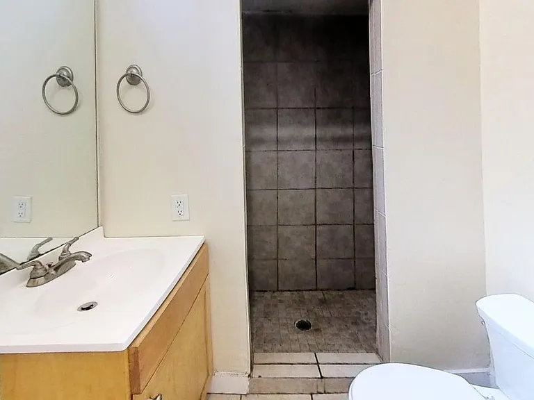 418 Vine St #5 — Photo 5