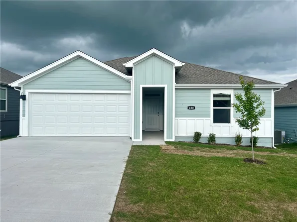 400 NW Granny Smith St, Gentry, AR 72734