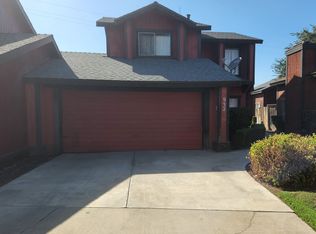 932 E Oakridge Ave, Visalia, CA 93292