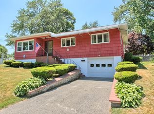 15 Lorenzo Cir, Methuen, MA 01844