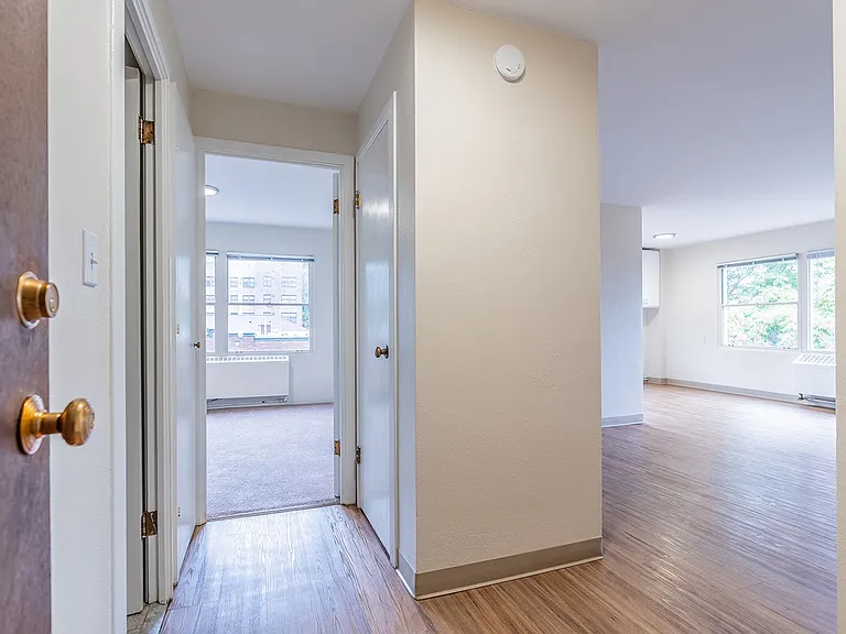 The Queensborough Apartments — Photo 42
