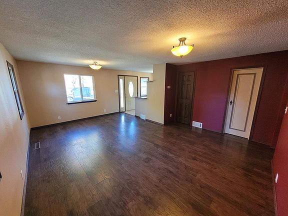 3rd image of 209 5th Ave N