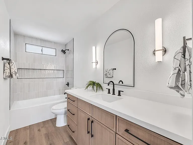 3517 E Hartford Ave — Photo 14