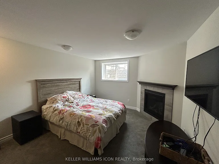 505 Manhattan Ct — Photo 29