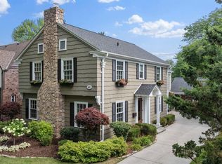 662 Lincoln Rd, Grosse Pointe, MI 48230