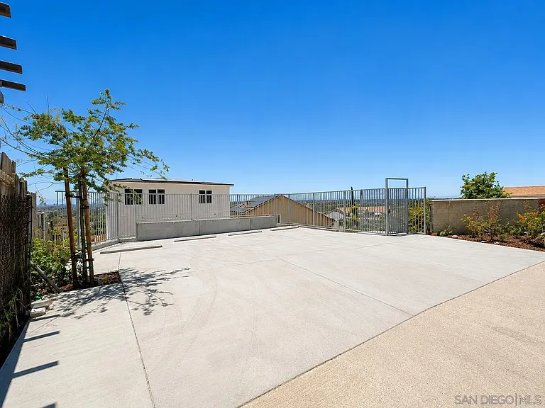 2421 Balboa Vista Dr #2 — Photo 10