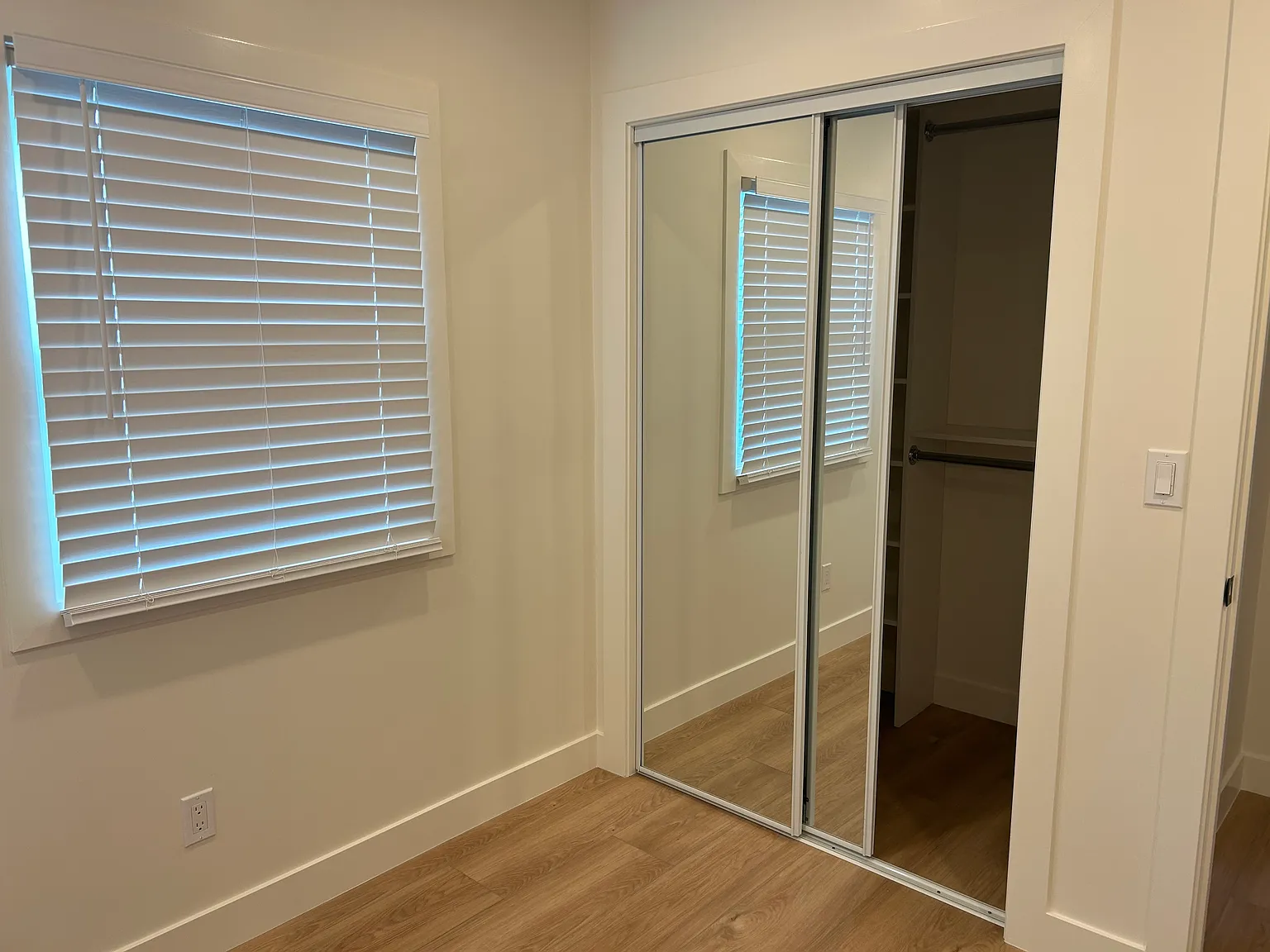 2 bed, 800 sqft, $3,850 — Photo 3