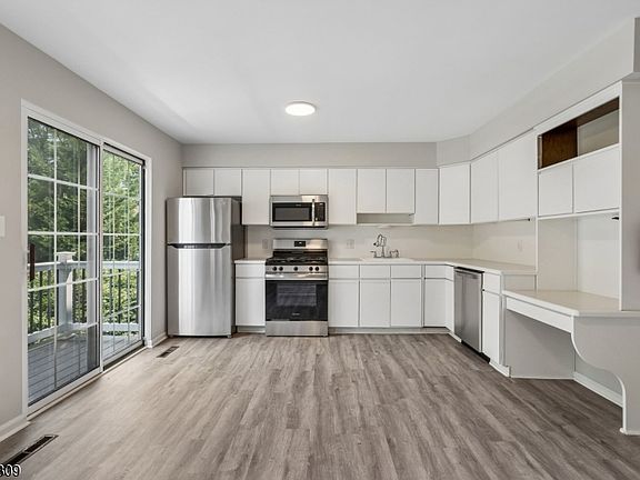 3rd image of 36 E Grand Ave