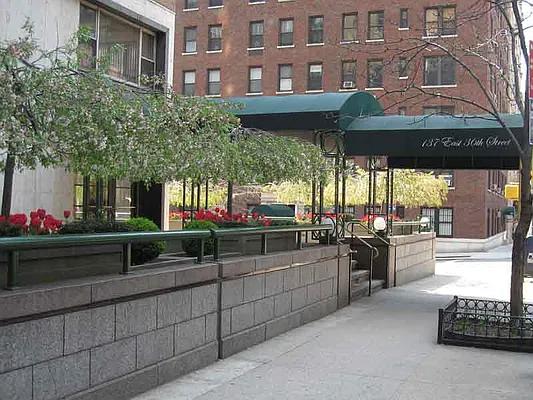 Sold by CMB Realty, LLC | media 9