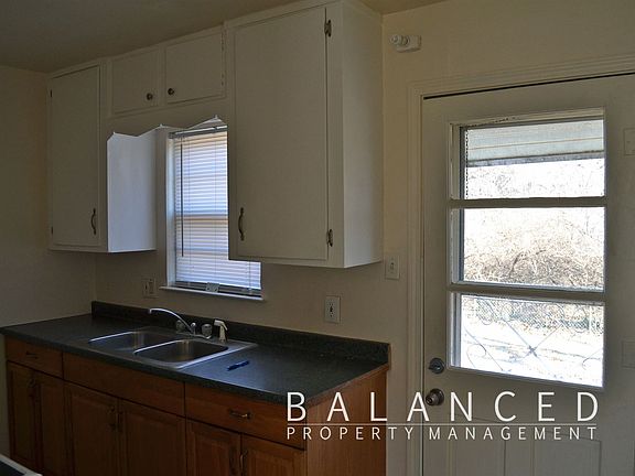 1924-Michigan-kitchen