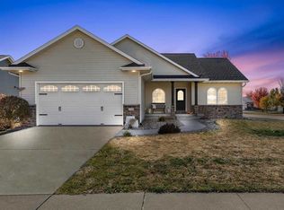 5102 Windmill Ct SW, Cedar Rapids, IA 52404