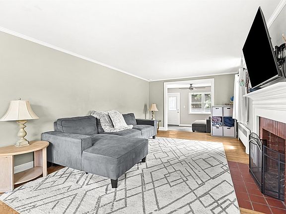 4th image of 211 Lynn Fells Pkwy