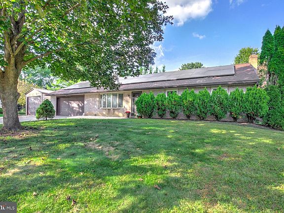 3rd image of 912 Perry Rd