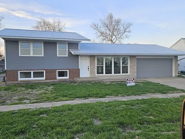 319 E Washington St, Mendon, IL 62351