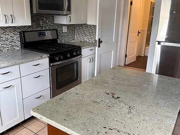 3rd image of 677 Courtland Ave