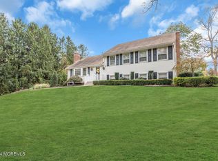 25 Deepdale Dr, Middletown, NJ 07748