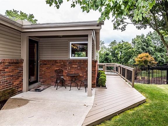 Beautiful wrap around deck