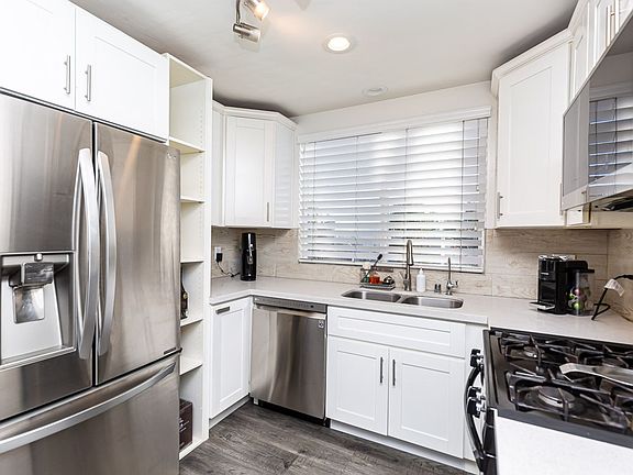 5th image of 2534 Howard Ave