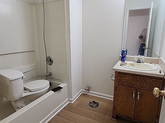 5th image of 48 Phillips Dr