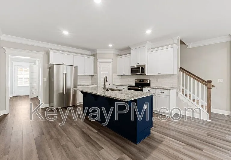 1066 Linsmore Ave — Photo 4