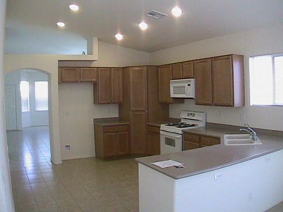 Kitchen, tdw.frt. door