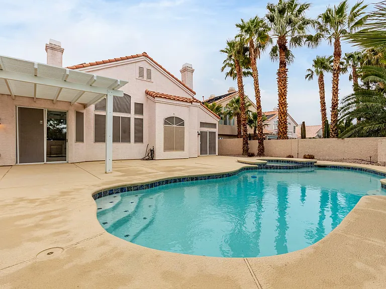 2412 Shady Vista Dr — Photo 1