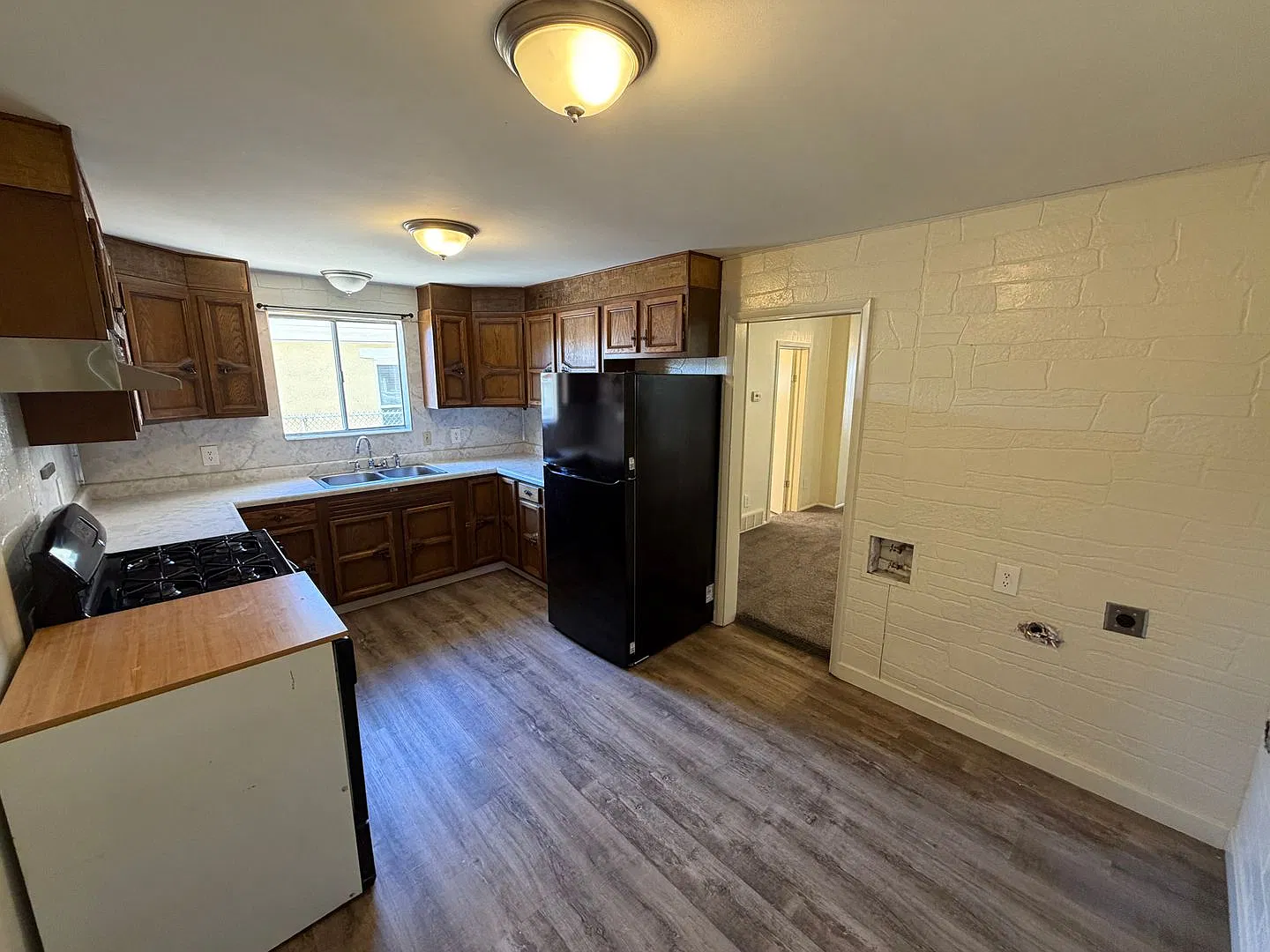 319 W. American Avenue — Photo 2